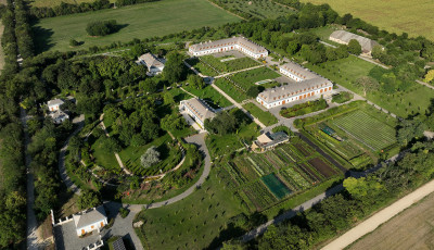 &Iacute;gy n&eacute;z ki egy korszerű magyar gazdas&aacute;g - P&aacute;linkafőző &eacute;s steakfeldolgoz&oacute; is &eacute;p&uuml;l Hatvanpuszt&aacute;n