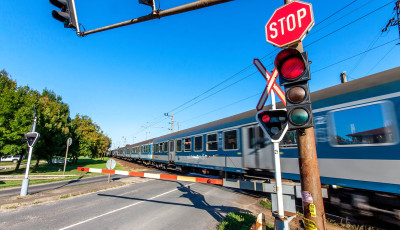 Fix-traffipaxokat telep&iacute;tenek a vas&uacute;ti &aacute;tj&aacute;r&oacute;kba