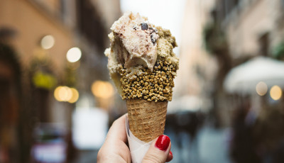 M&aacute;rcius v&eacute;g&eacute;től megk&oacute;stolhatj&aacute;tok a Balatonon a Hallelujat, a Vatik&aacute;n hivatalos fagyij&aacute;t