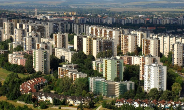 Brut&aacute;lisan elsz&aacute;lltak a miskolci lak&aacute;s&aacute;rak &ndash; k&ouml;zel 30 sz&aacute;zal&eacute;kos a dr&aacute;gul&aacute;s