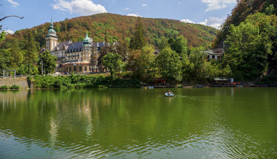 Lillaf&uuml;red beker&uuml;lt a vil&aacute;g legszebb helyei k&ouml;z&eacute;