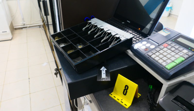 12 alkalommal t&ouml;rt be k&uuml;l&ouml;nb&ouml;ző &uuml;zletekbe