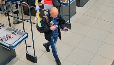 Lopott bankk&aacute;rty&aacute;val v&aacute;s&aacute;rolt Miskolcon, keresi a rendőrs&eacute;g - Felismered?