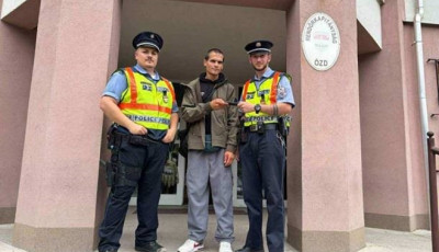 Feldobta t&ouml;ltőre a telefonj&aacute;t majd elaludt, mire felkelt t&ouml;ltő maradt, tel&oacute; sehol