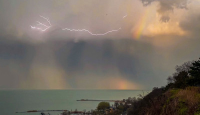 Vill&aacute;mok &eacute;s sziv&aacute;rv&aacute;nyok is feltűntek a Balaton felett