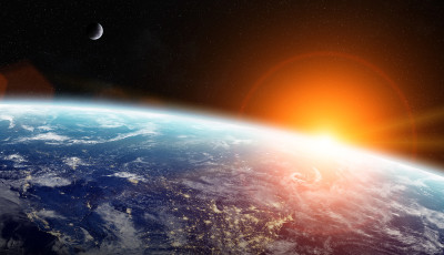 Felgyorsult a F&ouml;ld forg&aacute;sa - R&ouml;videbb napok j&ouml;nnek