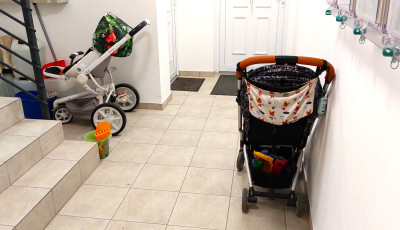 Egymilli&oacute;s b&iacute;rs&aacute;g is j&aacute;rhat a l&eacute;pcsőh&aacute;zban t&aacute;rolt holmik&eacute;rt