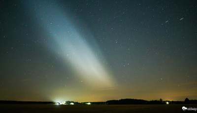 Reflektorf&eacute;ny jelent meg az &eacute;gen szerda este - De mit is l&aacute;ttunk val&oacute;j&aacute;ban?