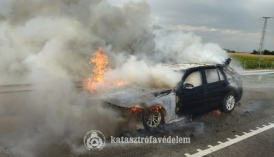 &Uuml;tk&ouml;z&eacute;s ut&aacute;n kigyulladt egy aut&oacute;