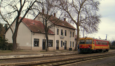 Megmentettek egy fi&uacute;t, aki a vonat el&eacute; akart ugrani Borsodban