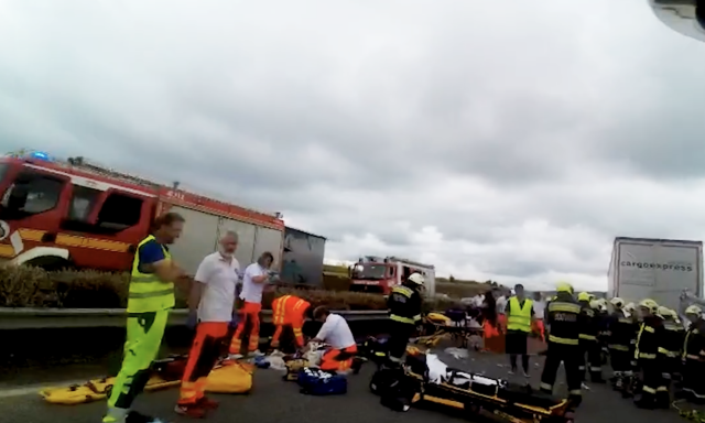 Sz&iacute;vbemarkol&oacute; vide&oacute;t tett k&ouml;zz&eacute; a rendőrs&eacute;g egy balesetről, melyben egy n&eacute;gy &eacute;ves kisl&aacute;ny is meghalt - VIDE&Oacute;