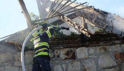 Tető &eacute;s mell&eacute;k&eacute;p&uuml;let &eacute;gett Encsen