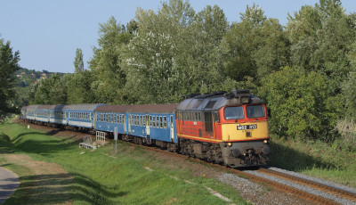 5 dolog, amit nyugodtan megtehetsz, am&iacute;g k&eacute;sik a balatoni vonat