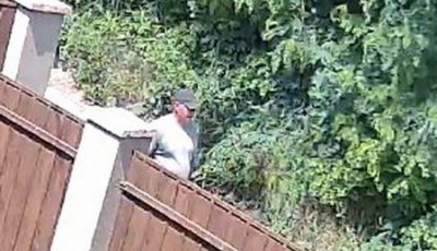 FELH&Iacute;V&Aacute;S! Nyitott aut&oacute;b&oacute;l lopott p&eacute;zt&aacute;rc&aacute;t, most keresi a rendőrs&eacute;g!