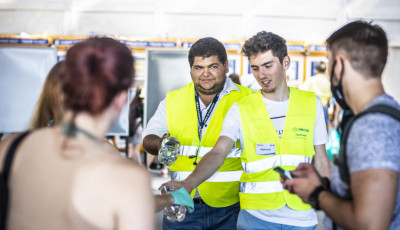 Ism&eacute;t vizet oszt a M&Aacute;V a vas&uacute;t&aacute;llom&aacute;sokon, H&Eacute;V- &eacute;s busz&aacute;llom&aacute;sokon