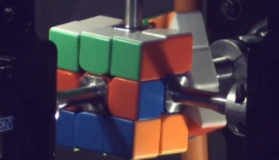Megdőlt a leggyorsabban kirakott Rubik-kocka vil&aacute;gcs&uacute;csa