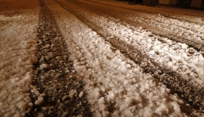 Az esti vihar j&eacute;gesőt &eacute;s h&oacute;dar&aacute;t z&uacute;d&iacute;tott Miskolcra