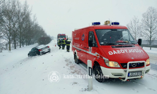 Monajon, Berent&eacute;n &eacute;s G&ouml;rbeh&aacute;z&aacute;n&aacute;l is aut&oacute;k &uuml;tk&ouml;ztek